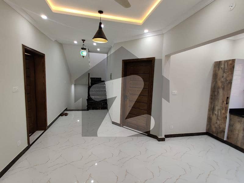 5 marla house for rent Bahria Town Phase 8 Rafi Block, Bahria Town