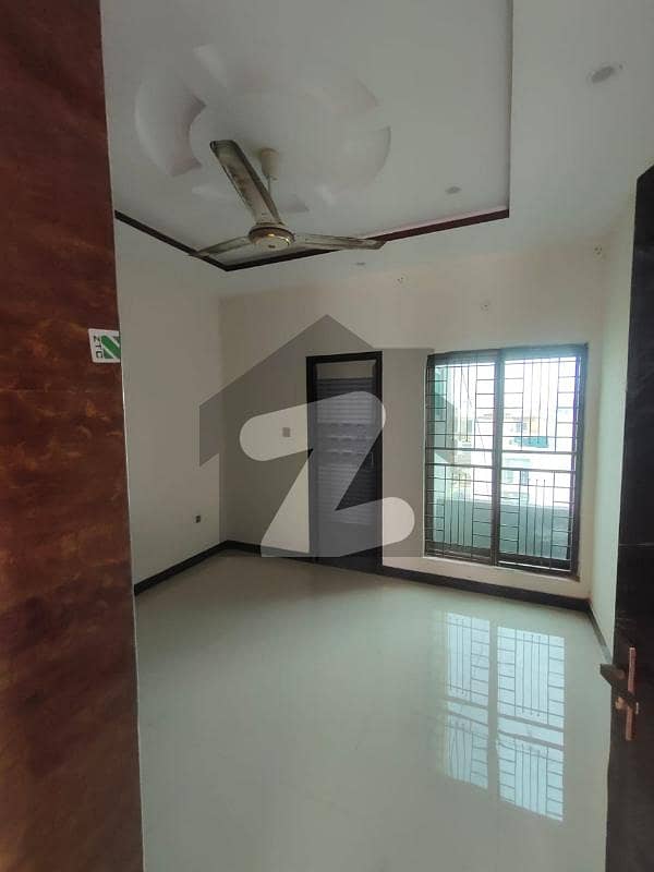 5 Marla 2 Nd Floor Flat For Rent In Eden Boulevard Main College Road