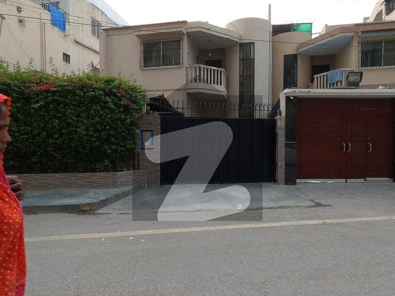 250square yards bungalow available for sale in bathisland karachi Bath Island, Karachi