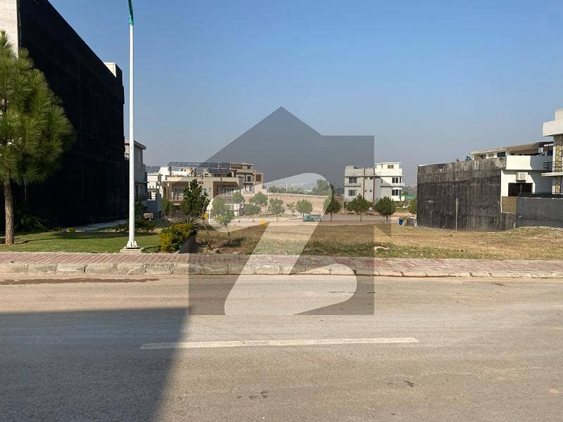 Near STATUE OF LIBERTY 10 MARLA PLOT FOR SALE Bahria Greens Overseas