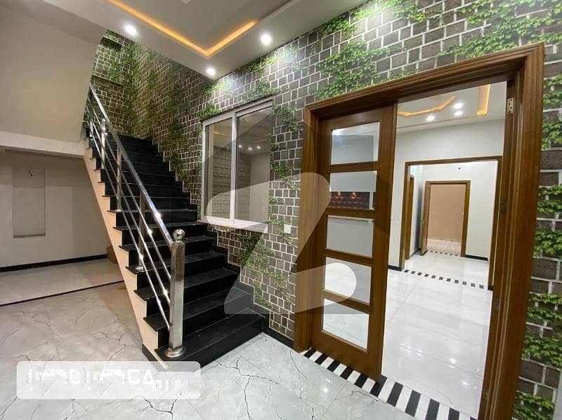 8 Marla Park Facing Modern Villa For Sale Model City Faisalabad Model