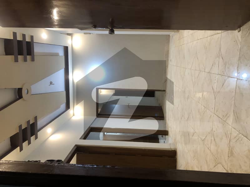 RENOVATED FLAT AVAILABLE FOR RENT ( NEAR HASAN SQUARE) GulshaneIqbal