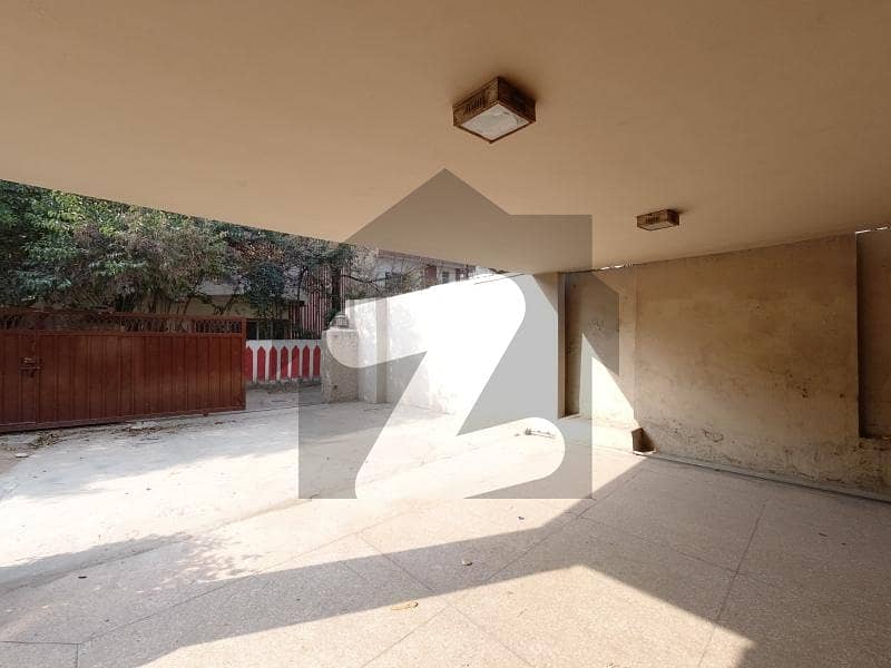 Prime Location 14 Marla House In Stunning Tulsa Road Is Available For