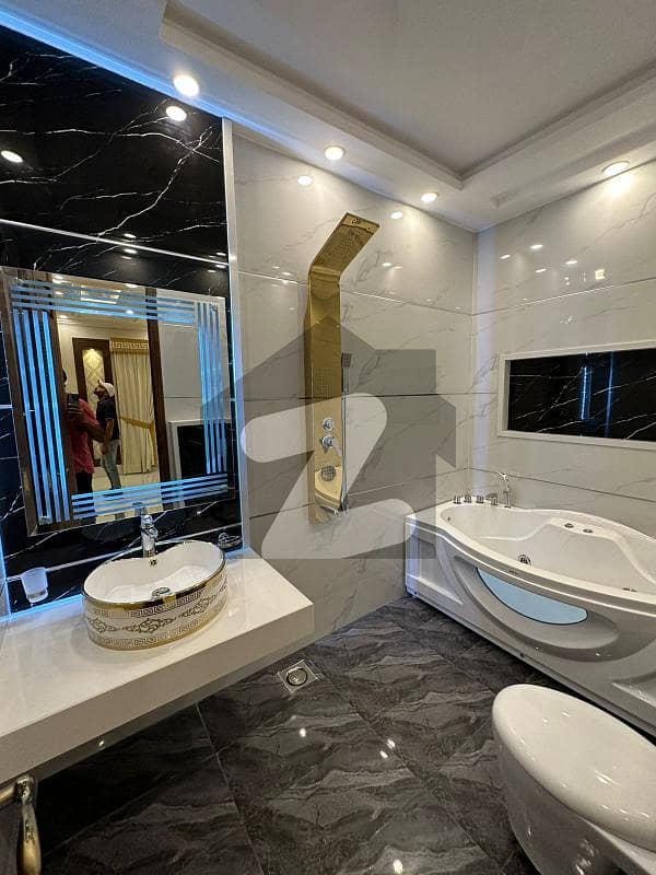 5 BEDS BRAND NEW MODERN 10 MARLA HOUSE FOR SALE LOCATED Park View City