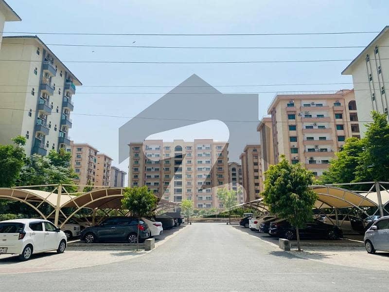 Facing Park Well Mentaind Slightly Used 3 Bedrooms Flat Available