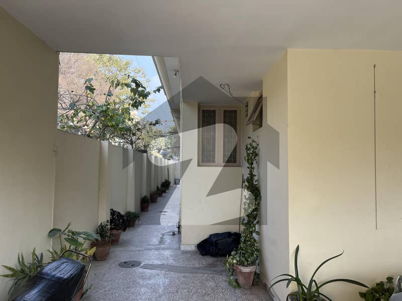 6 Bed Corner House With Gas Available 1.5 Lac Rental Sultan Town, Lahore ID48897783