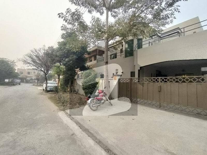 10Marla 04Bedroom's House Available For Rent in Askari 10 Lahore