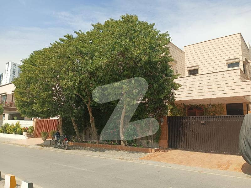 350 Sq. Yds Well Maintained Super Luxurious Bungalow For Sale At Prime