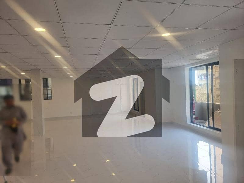 Property Connect offers 2600sqft 1ST floor neat and clean space