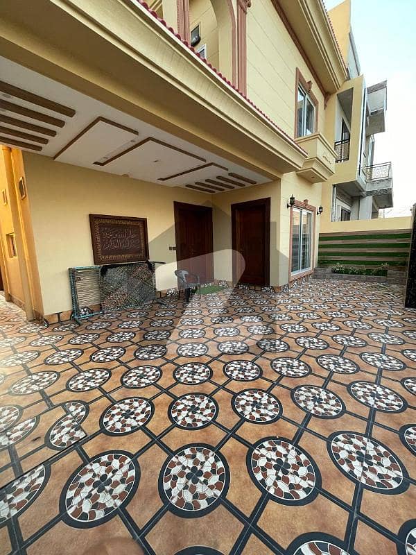 NEAR INDUS TRUST HOSPITAL 10 MARLA LUXURY House AVAILABLE FOR SALE IN
