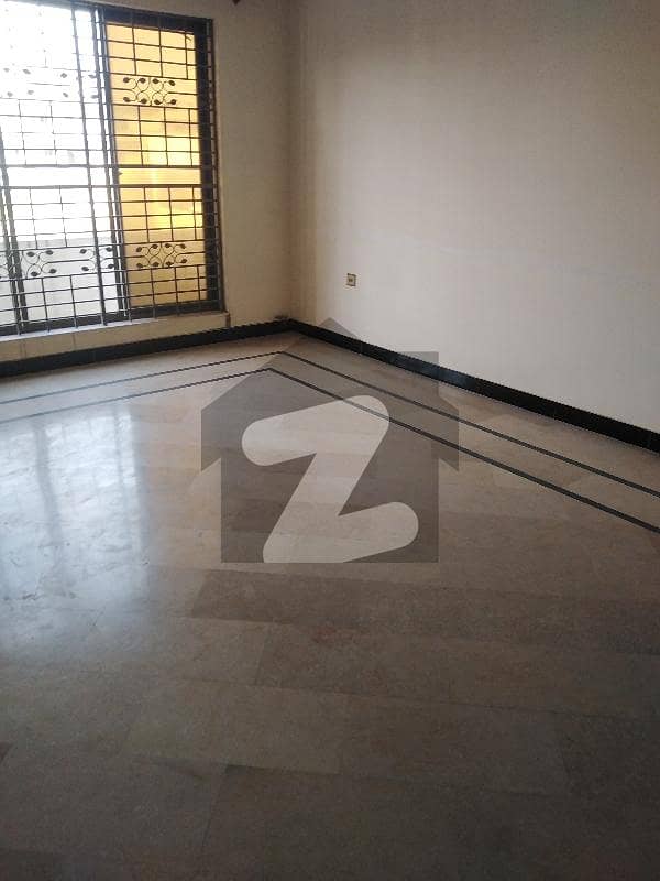14marla 3beds DD tvl kitchen attached baths neat and clean upper portion for rent in media town