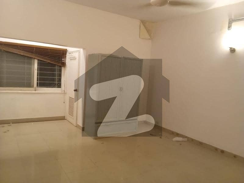 Prime Location Flat Of 2200 Square Feet Available In Old Clifton Old