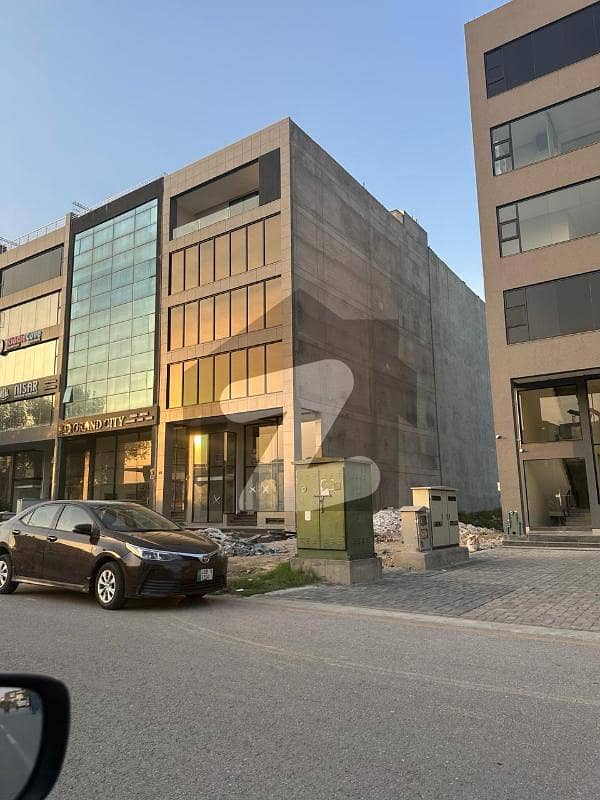 With Huge Rental On 150 Feet Road Next To KFC Plaza 8 Marla