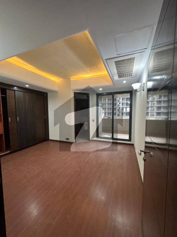 3 Bedrooms Unfurnished Beautiful Apartment Available For Rent in Silver