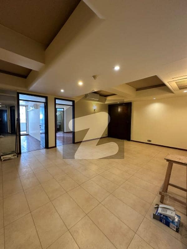 3 Bedrooms Unfurnished Beautiful Apartment Available For Rent in Silver