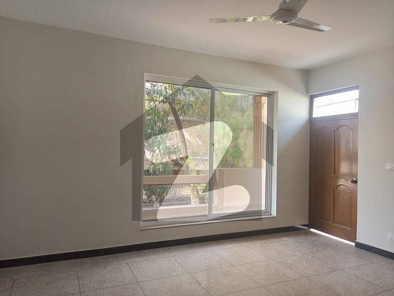 3 Bed Anxy Full House Available For Rent In F10 F10, Islamabad