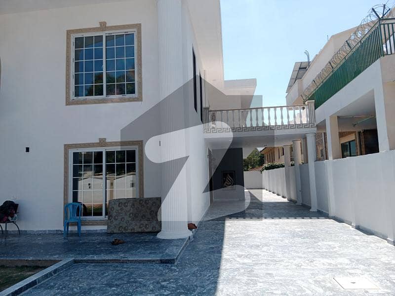 F11 1000 Yards HOUSE, MODERN ARCHITECTURAL, double STOREY, 9 Bedrooms
