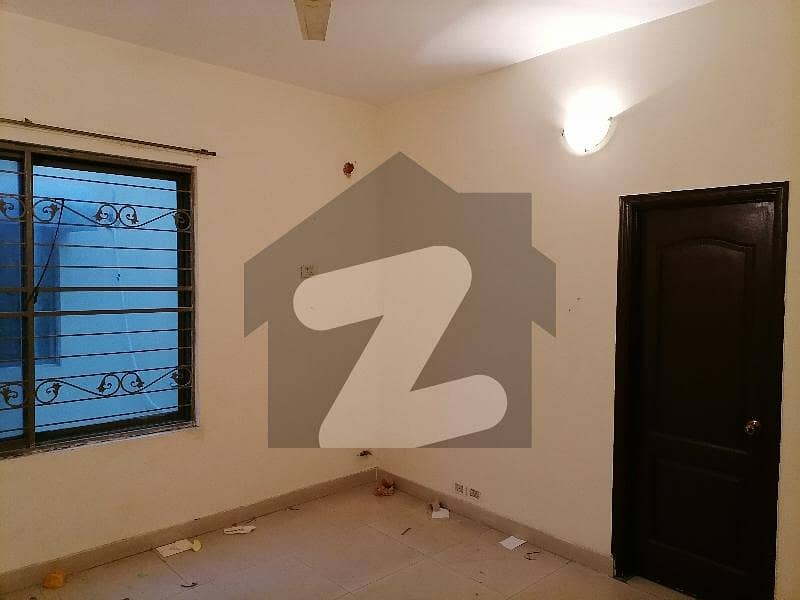 10 Marla Spacious House Available In Askari 10 Sector D For sale