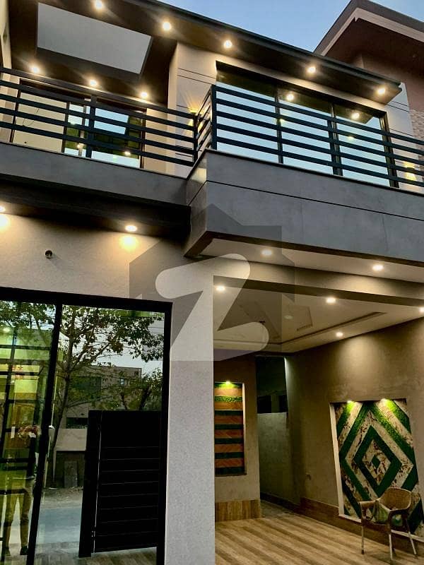 Luxurious 10 Marla house for sale in UET housing society lahore