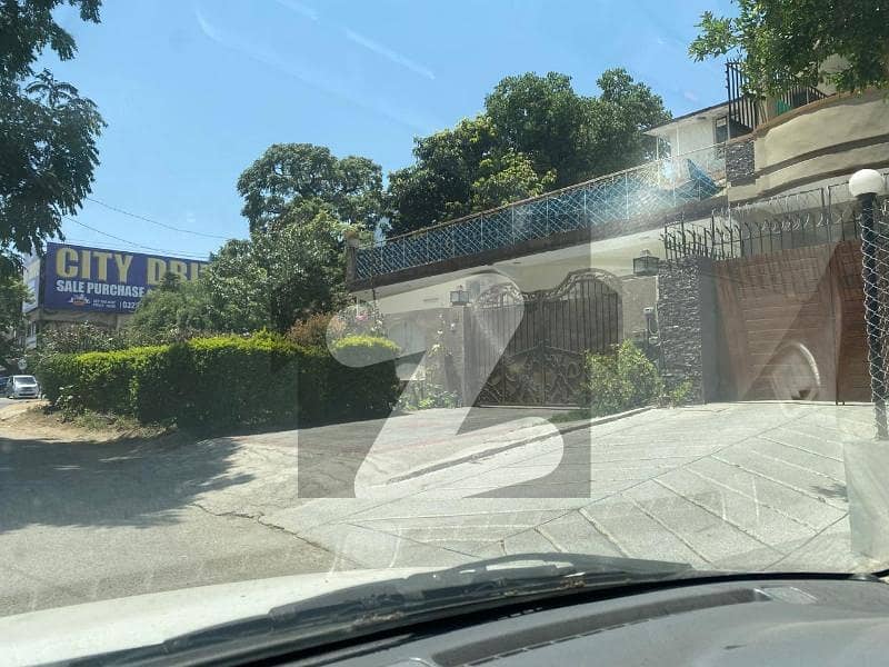 CDA SECTOR ,VIP LOCATION MAIN DOUBLE ROAD OLD CONSTRUCTION LIVEABLE