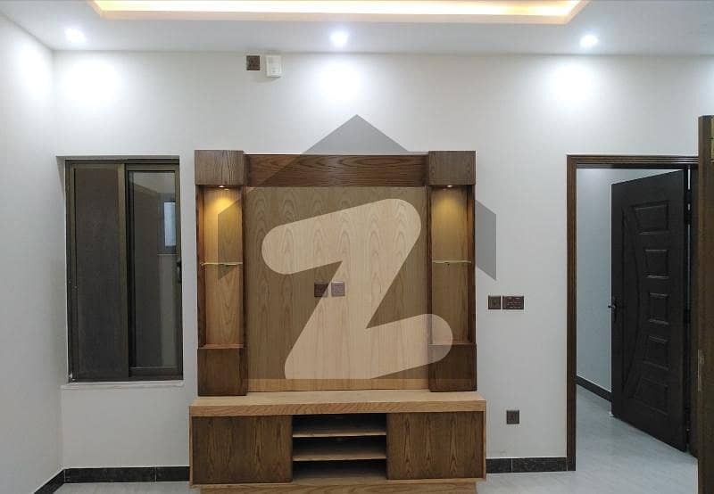 Lower Portion Of 1 Kanal Is Available For rent In Bahria Town Phase 8