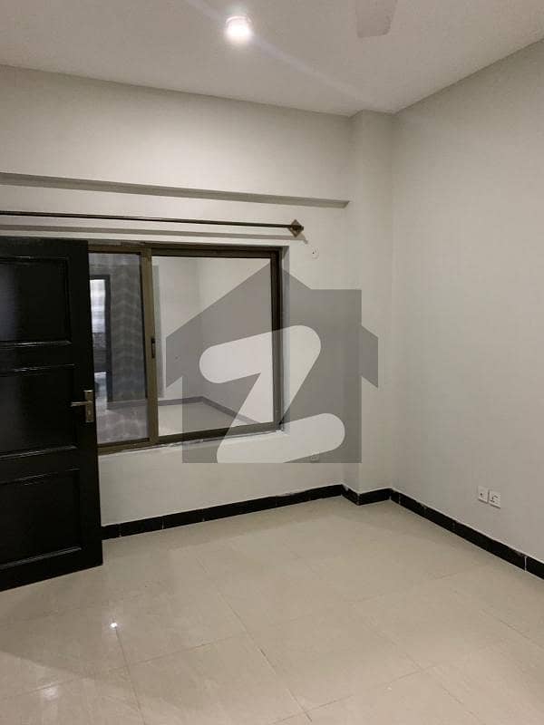 Main University Road Silk Executive Apartment 2 Bad 5 Marla 1285 Sqft Flat Available For Sale