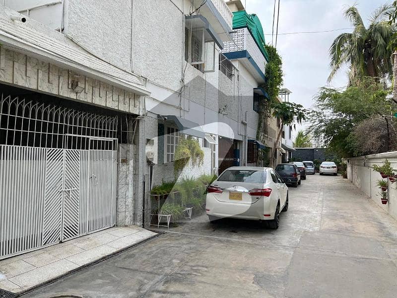 Well Maintained And Renovated 4 Bedroom West Open 365 Square Yards