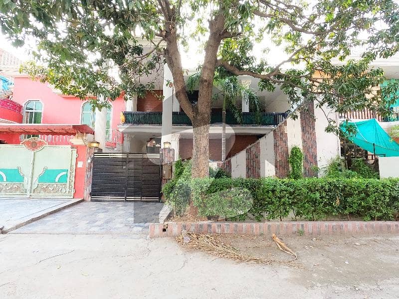 A Prime Location House Of 10 Marla In Lahore Township Sector C1 Block