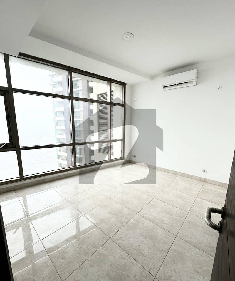 Unique 2 Bedrooms Seafront Apartment Available For Sale In Emaar Pearl