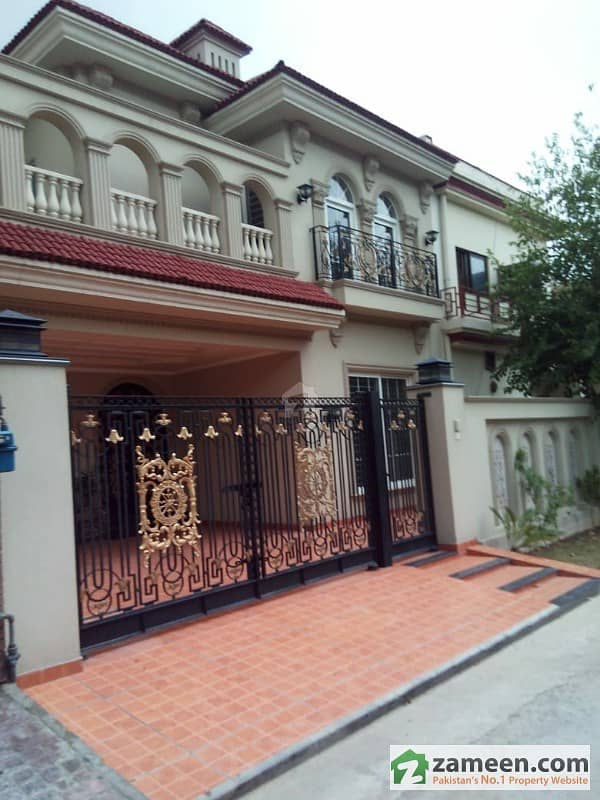 House Is Available For Sale Ghazi Road Ghazi Road, Cantt, Lahore