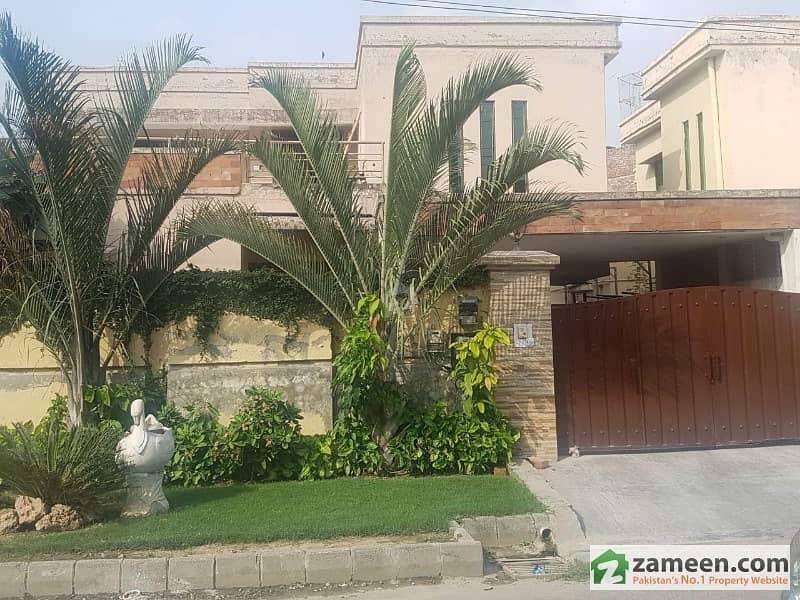 House is Available for Sale PAF Falcon Complex, Gulberg, Lahore