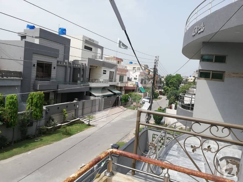10 Marla Beautiful House For Sale In Wapda Town Phase 1 Block F2