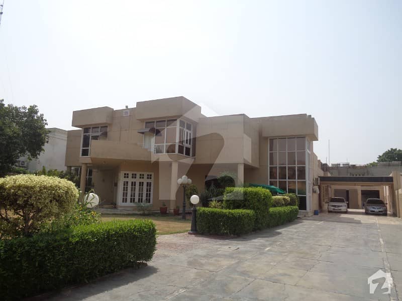 4 Kanal Bungalow Available For Sale At D Ground Faisalabad D Ground