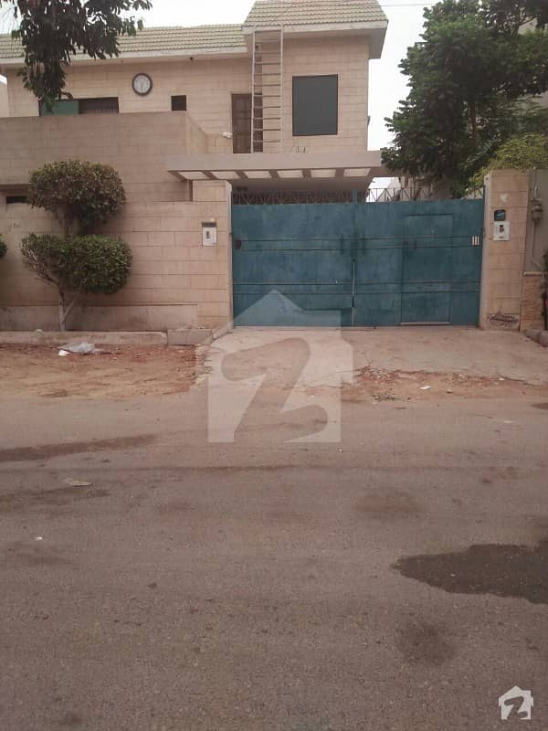 Demolish Bungalow Is Available For Sale In Dastagir Block 9 Karachi