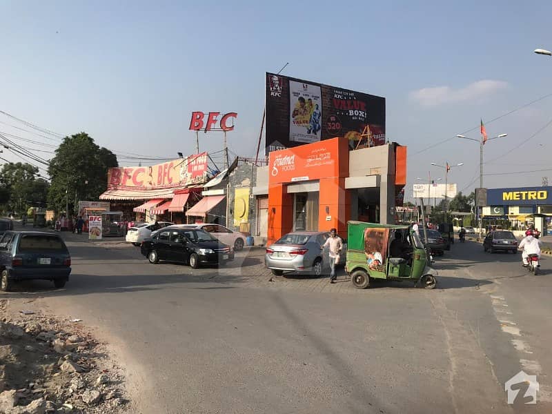 Model Town Link Road 252 Sq. Feet Shop For Sale Near Gourmet Bakery