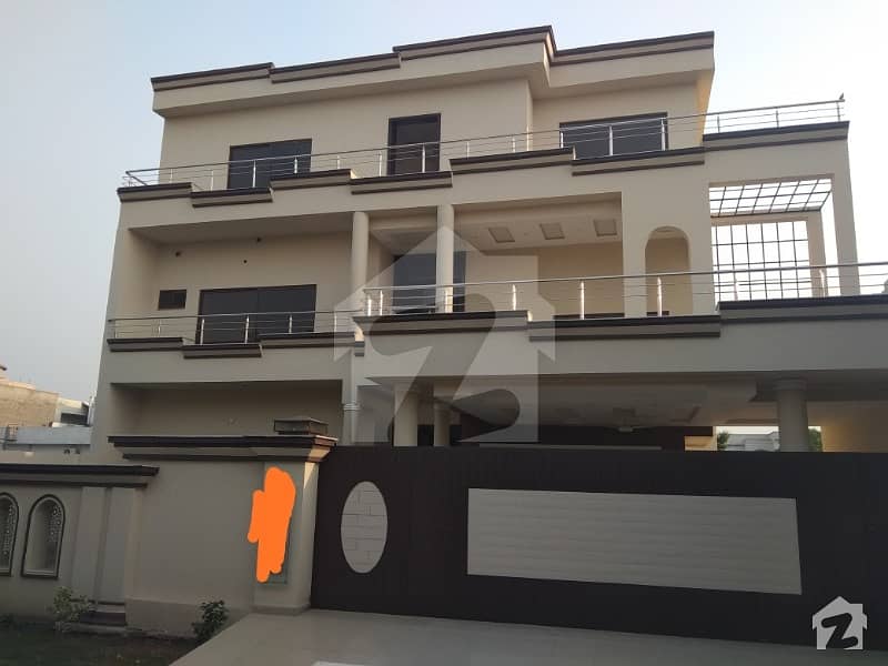 1 kanal brand new house for sale in uet housing society near clg rd UET