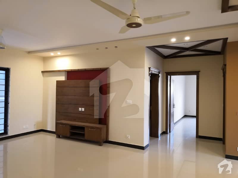 1 Kanal Double Unit 6 Bed Room Beautiful House For Sale At DHA II