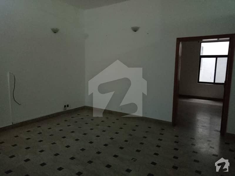 10 MARLA UPPER PORTION HOUSE IS AVAILABLE BEAUTIFUL FOR RENT IN ALI
