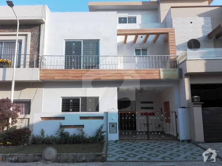 Brand New House Is Available For Sale Pace Woodlands, Bedian Road