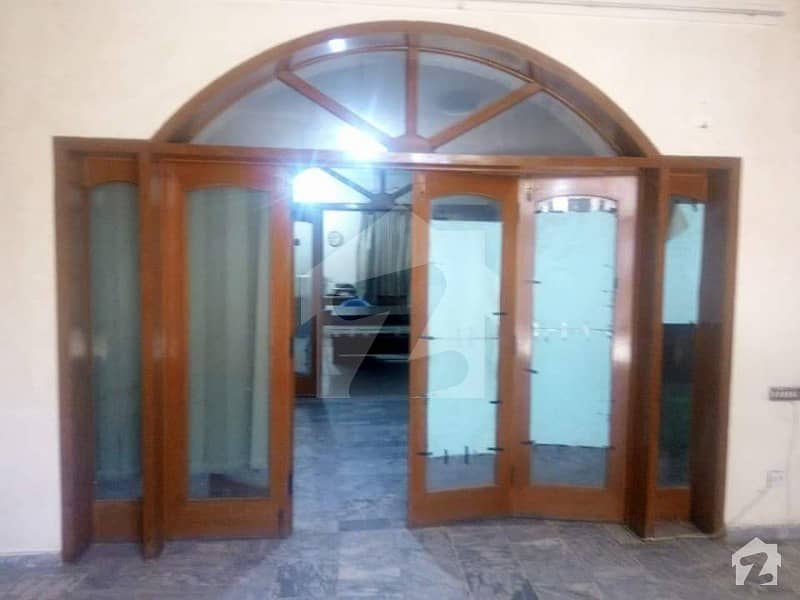 2 Kanal Old House For Sale West Canal Bank Road Opp Doctors Hospital