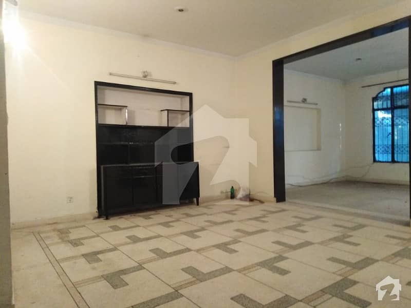 4 Bed Room Upper Portion Available For Rent In Marghzar Colony Marghzar