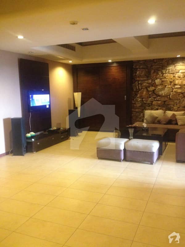 Three bedroom spacious apartment 2100sqft unfurnished for rent in Silver Oaks apartments F10