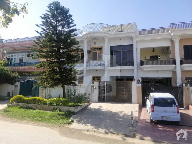 Beautiful Location House Available For Sale In G11 Islamabad Prime