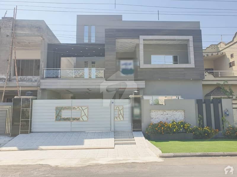 15 Marla House 100 Feet Road Hot Location Near Park Market Valencia