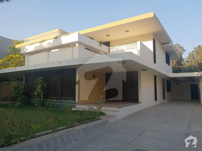 Cc19 Maintained 600 Sq Yards Bungalow For Rent In Beautiful Location Of