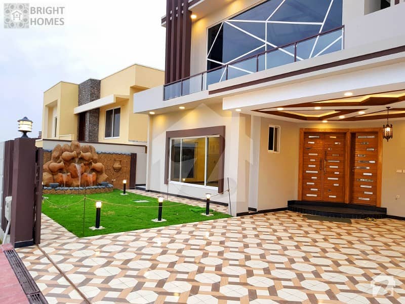 Luxurious 1 Kanal Designer House With A Large Decorated Lawn Bahria