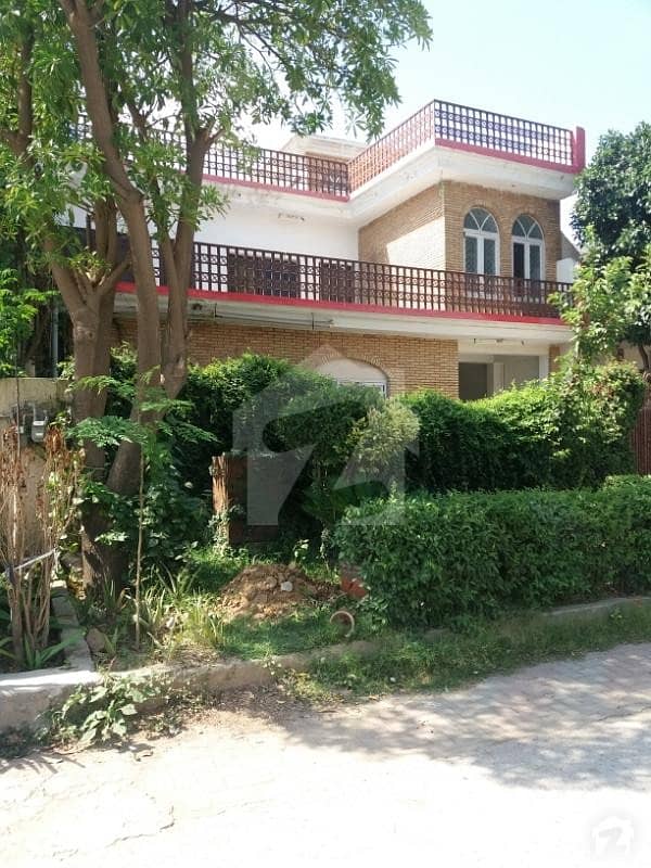 G94 wide street double story house pindi face size 35*70 G9/4, G9