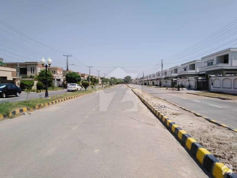 WellBuilt House Available in Good Location PAF Falcon Complex, Gulberg