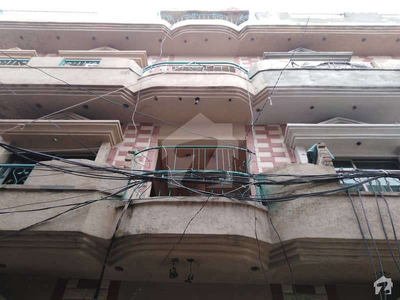 Here Is A Good Opportunity To Live In A WellBuilt Flat Fazlia Colony