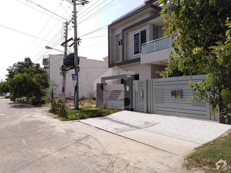 A Beautifully Built House At Good Location Wapda Town Phase 2, Wapda